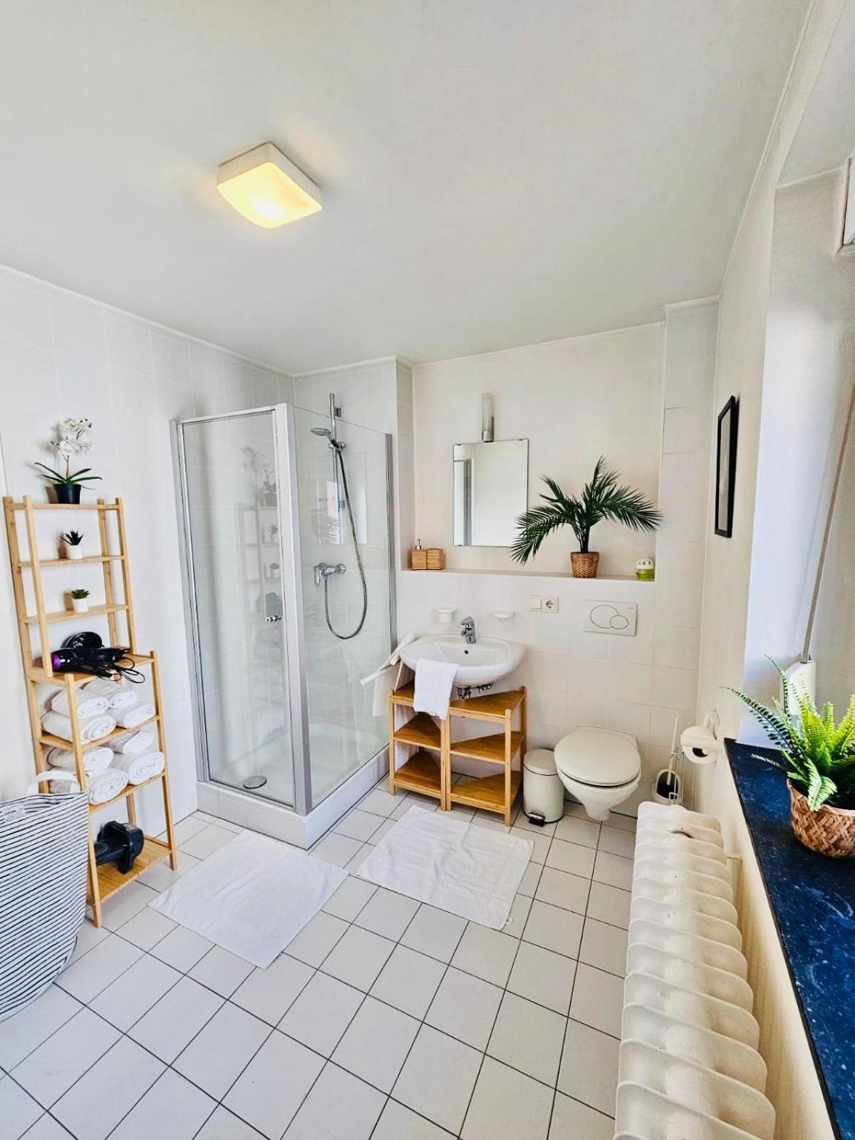 Cozy One Bedroom Retreat In Luxembourg-limp17a Apartment