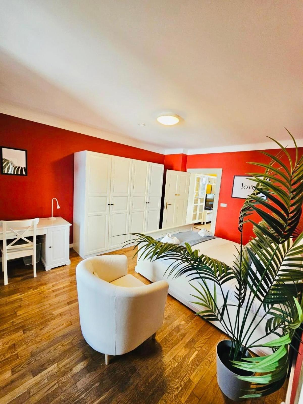 Cozy One Bedroom Retreat In Luxembourg-limp17a Luxemburg